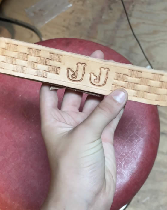 a customizable sized dog collar and tooling